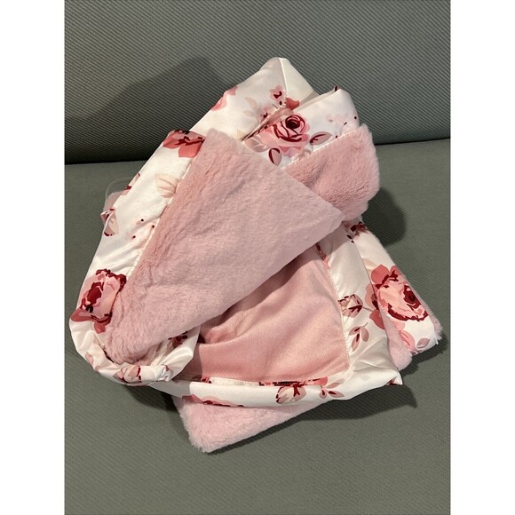 Modern Moments By Gerber Pink Plush Baby Blanket Satin Trim Floral Flowers NEW - Picture 2 of 3